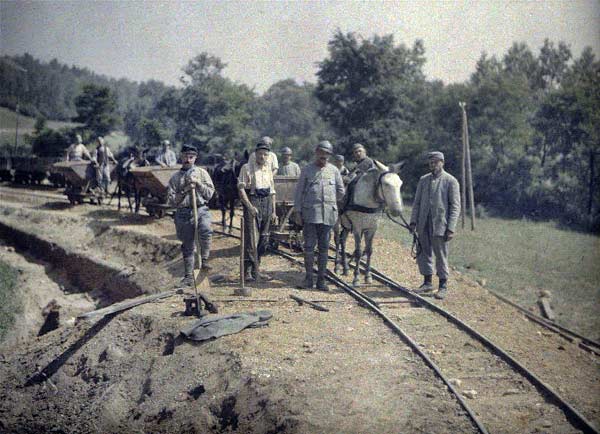 Construction d'une voie ferrée par des pionniers français (v. Soissons, 1917)