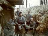 Soldats français et belges dans une tranchée (1917) 