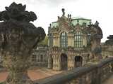 <em>Zwinger</em> : <em>Wallpavillon</em> vu depuis la terrasse  