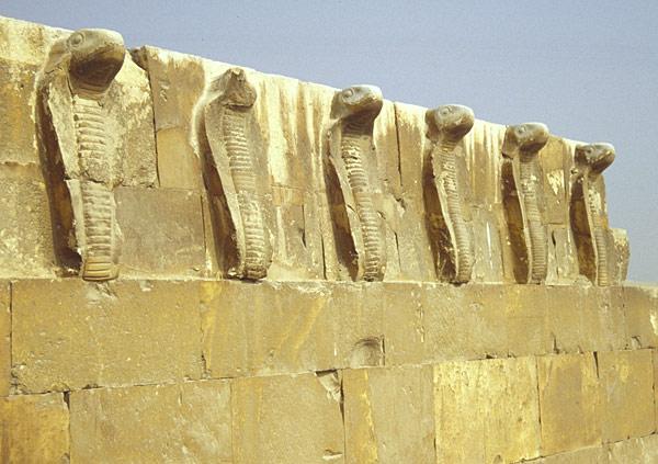 Saqqara : mur aux cobras