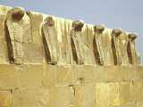 Saqqara : mur aux cobras