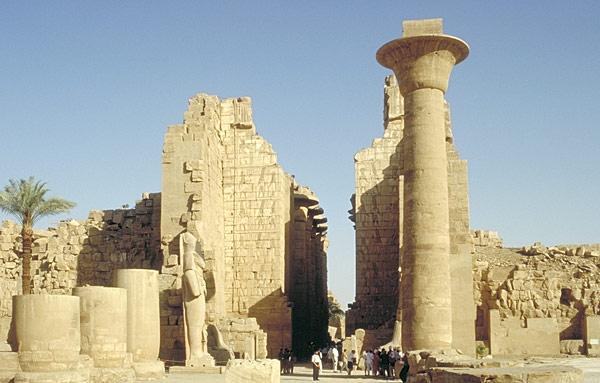 Karnak : première cour  