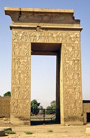 Karnak : propylône d'Évergète I 