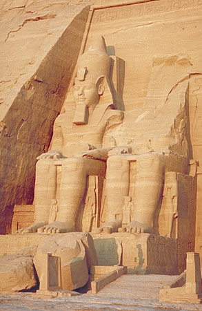 Abou Simbel : colosses 