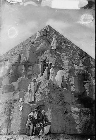 Gizeh : great Pyramid showing ascent 