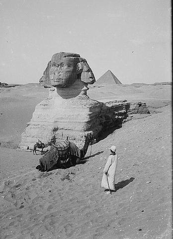 The Pyramids of Gizeh : the Sphinx 