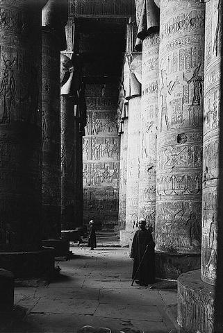 Dendera : temple of Hathor - great vestibule 