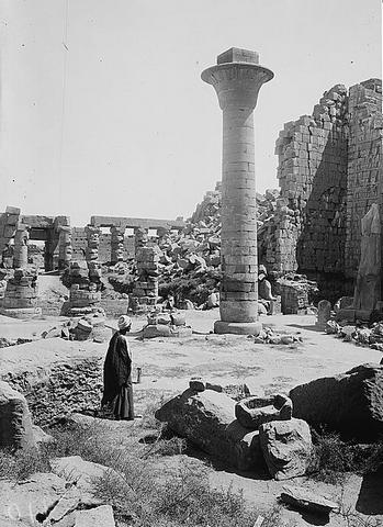 Karnak : the great court