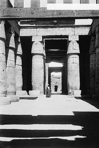 Karnak : temple of Khons