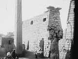 Luxor : obelisk at entrance to Temple of Luxor 