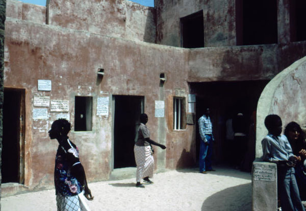 Île de Gorée : maison des Esclaves - façade