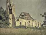 Vestiges de l'église (toiture effondrée, clocher en ruine, Seppois-le-Bas)