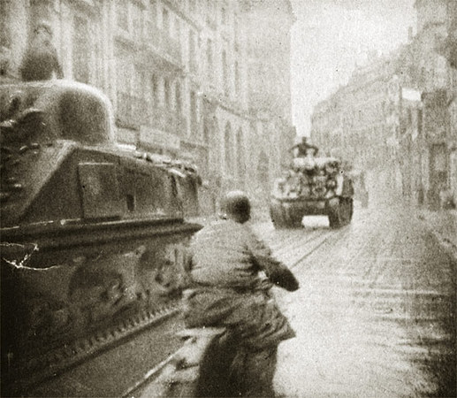 Entrée des premiers chars de la 2e DB dans Strasbourg (23 nov. 1944) 