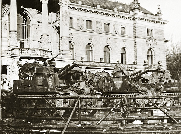 Obusiers automoteurs de la batterie du capitaine Dubois (Palais du Rhin) 