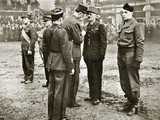 Général Leclerc fait grand officier de la Légion d'honneur par le général De Gaulle à Colmar (13 fév. 1945) 