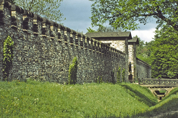 La Saalburg : fossé et rempart