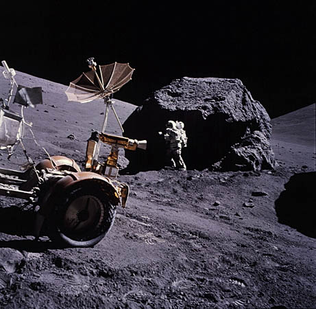 Astronaute et Lunar Rover (vol Apollo XVII) 