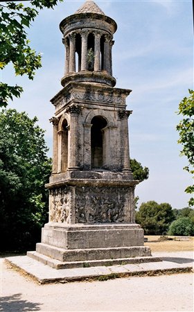 Mausolée de Glanum 