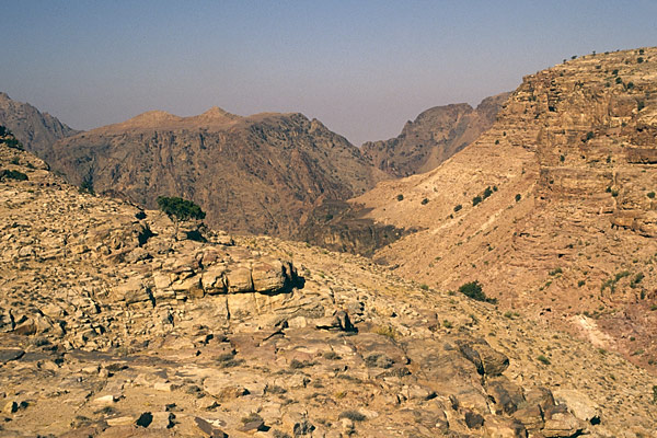 Panorama sur les montagnes aux environs de Pétra 