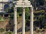 Trois colonnes du temple des Dioscures