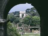 Arc de Titus vu depuis l'arc de Septime Sévère 