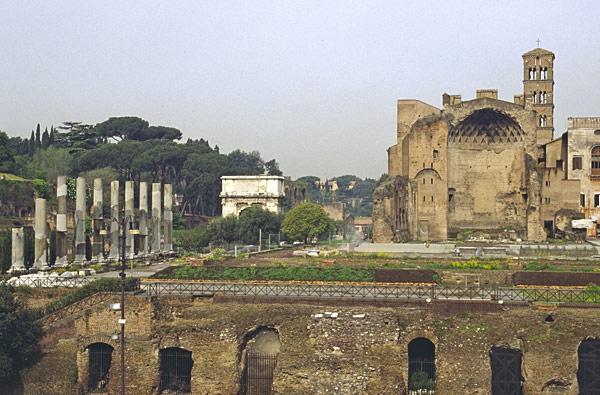 Temple de Vénus et de Rome à double nef