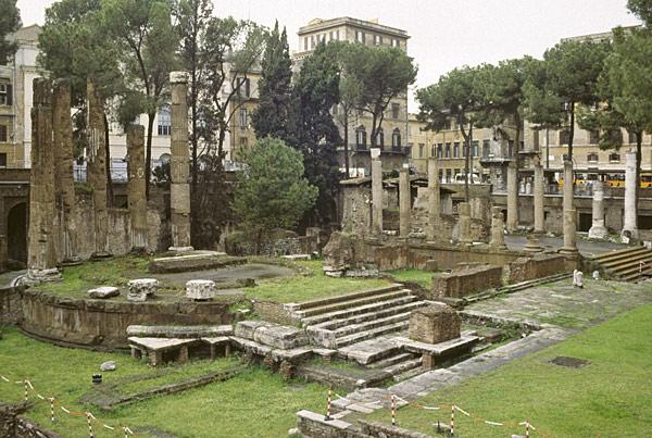 Zone sacrée du Largo Argentina : temple B 