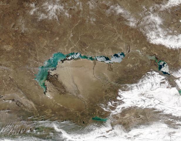 Kazakhstan : fonte des glaces sur le lac Balkash 