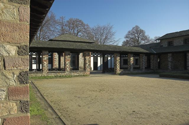 Bâtiment central : quartier général du camp