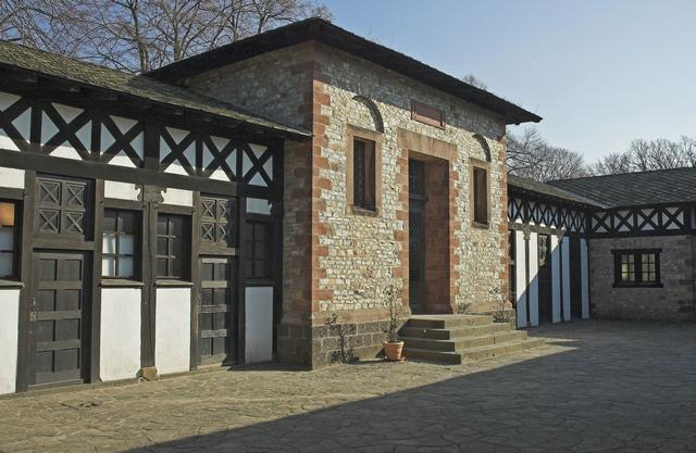 Bâtiment central : seconde cour et Aedes