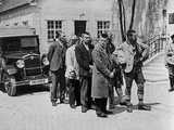 Arrestation de prisonniers politiques conduits au camp de Dachau