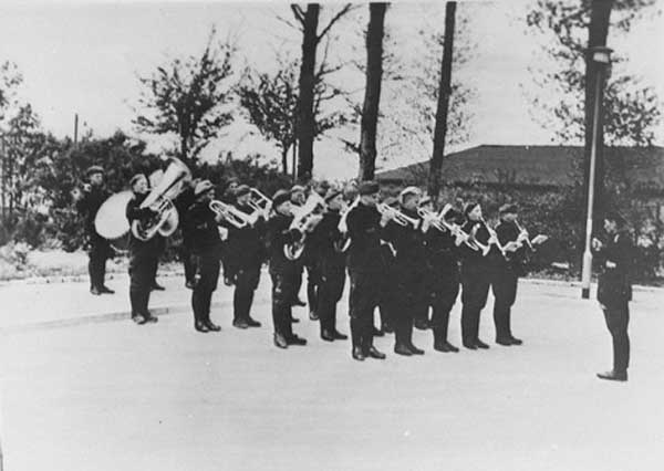 Orchestre de prisonniers, à Buchenwald 