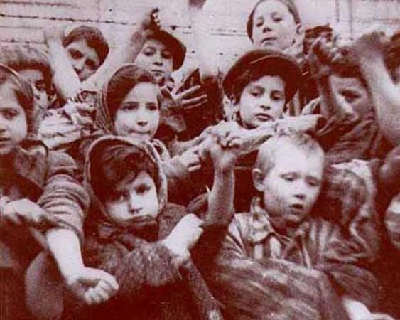 Enfants survivants, à Birkenau