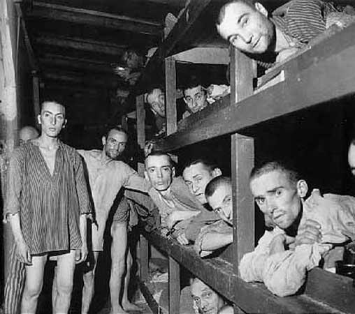 Prisonniers du camp après la libération, à Buchenwald