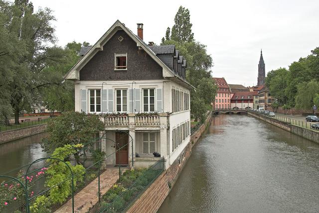 Maison bâtie entre deux bras de l'Ill