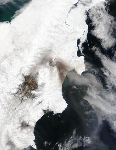 Russie : éruption du volcan Shiveluch (péninsule du Kamchatka)