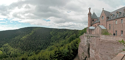 Statue de sainte Odile veillant sur l'Alsace - Photo Henri Kniffke