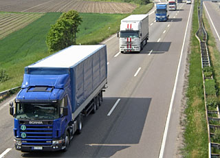 Camions sur l'autoroute - Photo G. Bruer (LMZ RP)