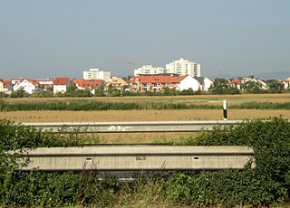 Verschiedenen Gebäudearchitekturen - Foto G. Bruer (LMZ RP)