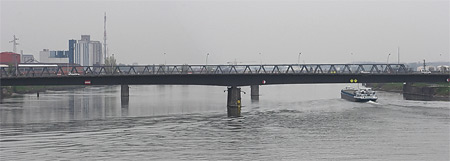 10 h Pont de l'Europe Strasbourg (F) - Kehl (D) - Photo Pierre Kessler / CRDP d'Alsace