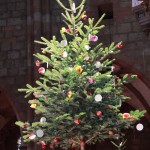 Aufgehängter WeihnachtsbaumEin Weihnachtsbaum, der in der St. Georgs Kirche in Schlettstadt aufgehängt wurde.